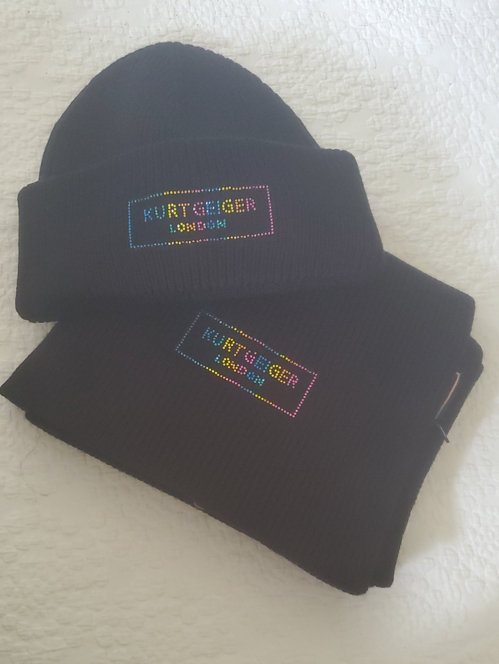 KURT GEIGER CRYSTAL LOGO KNIT BEANIE AND SCARF SET IN BLACK /OS